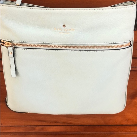 Like new Kate Spade Crossbody. Duster bag included - Picture 2 of 5